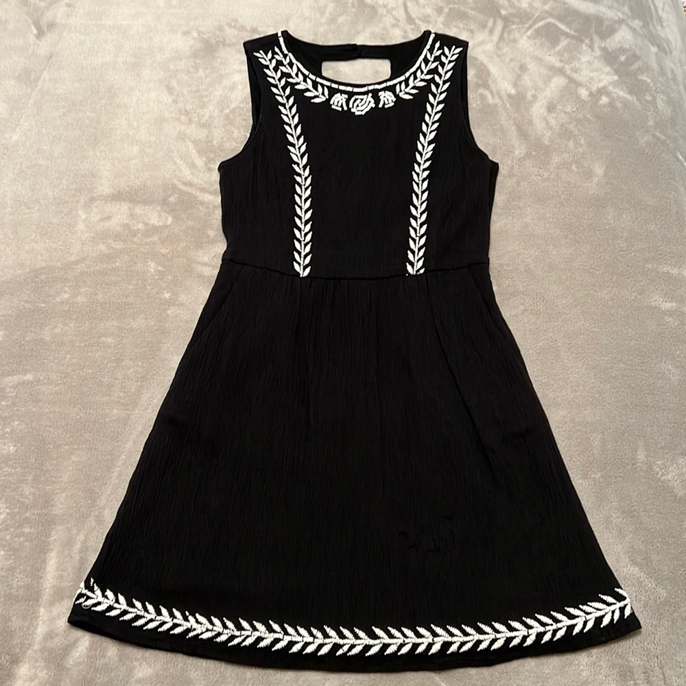 Lucky Brand Black Sleeveless Embroidered Dress - Picture 4 of 16